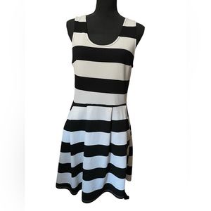 Charlotte Russe Dress
Black and white stripes
Has pockets